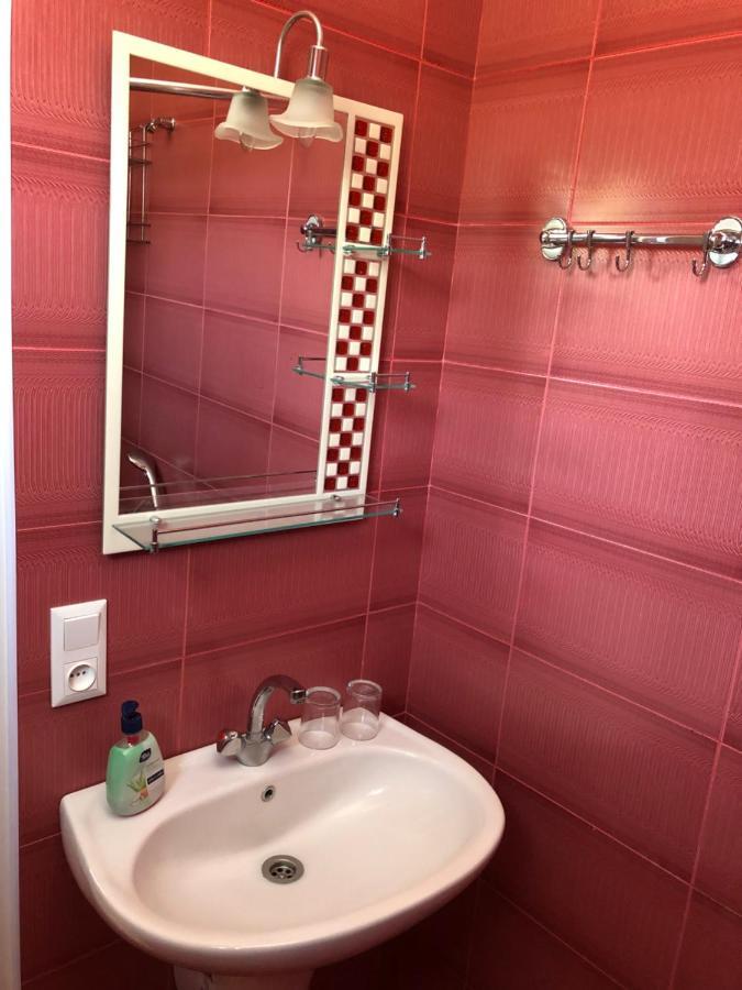 Doors Hotel Кутаиси Екстериор снимка