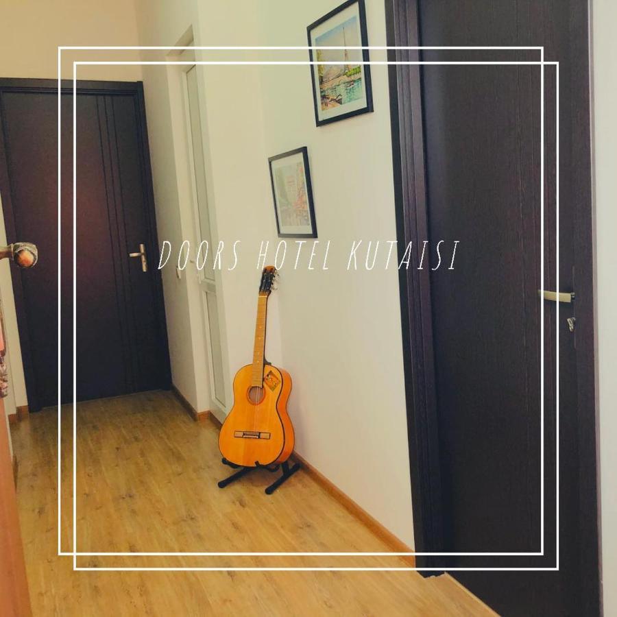 Doors Hotel Кутаиси Екстериор снимка