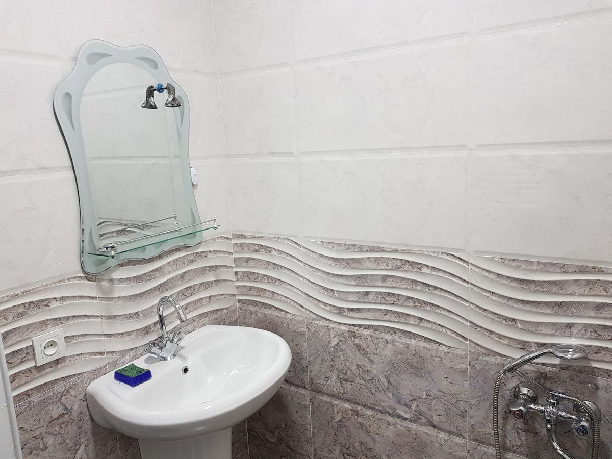 Doors Hotel Кутаиси Екстериор снимка