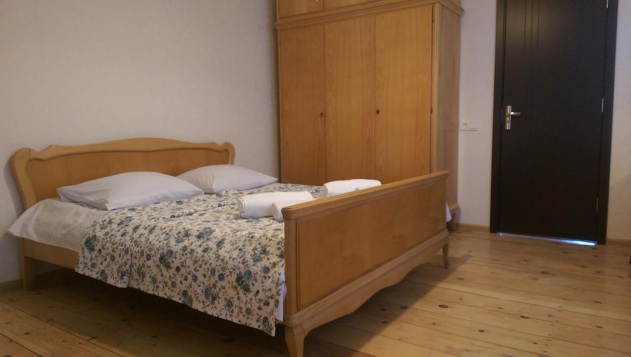Doors Hotel Кутаиси Екстериор снимка