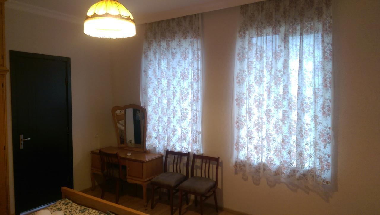 Doors Hotel Кутаиси Екстериор снимка
