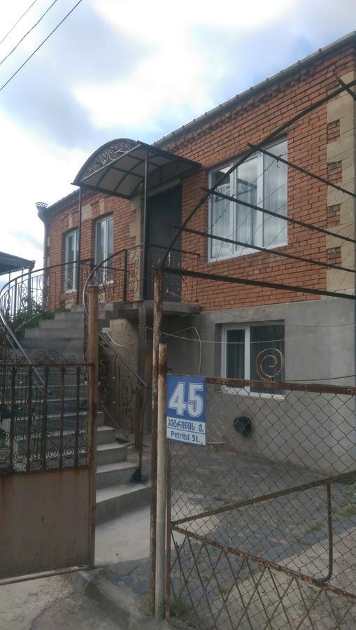 Doors Hotel Кутаиси Екстериор снимка