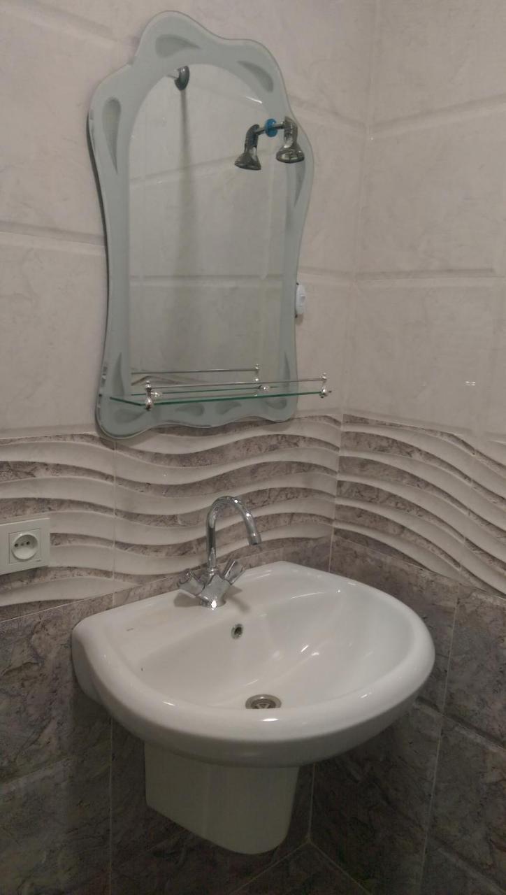 Doors Hotel Кутаиси Екстериор снимка