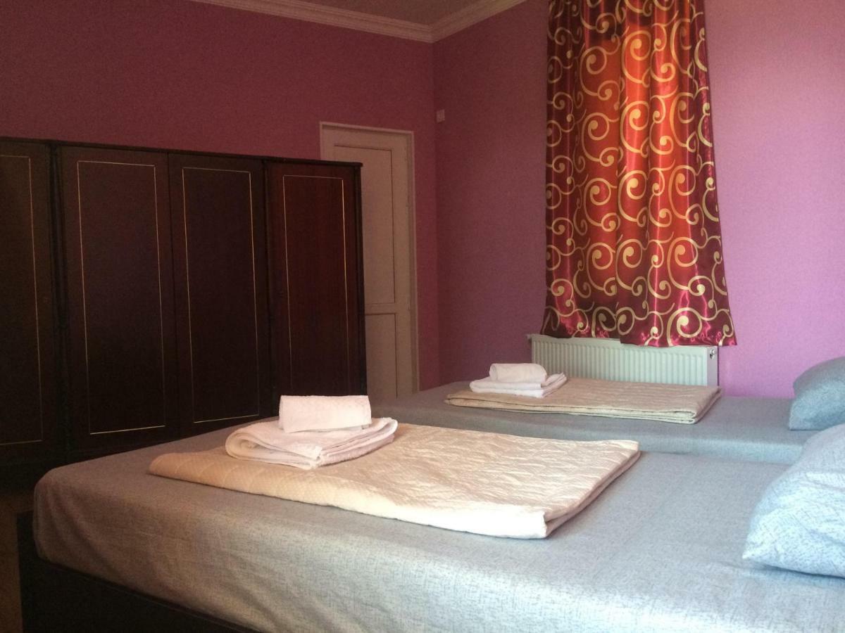 Doors Hotel Кутаиси Екстериор снимка
